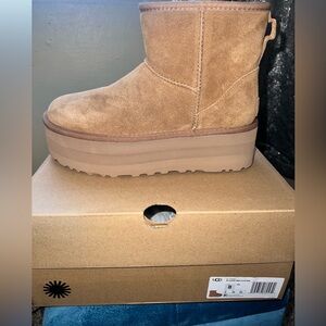 WOMEN TAN UGGS MINI PLATFORM Size 8